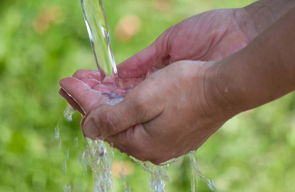 hands under running water