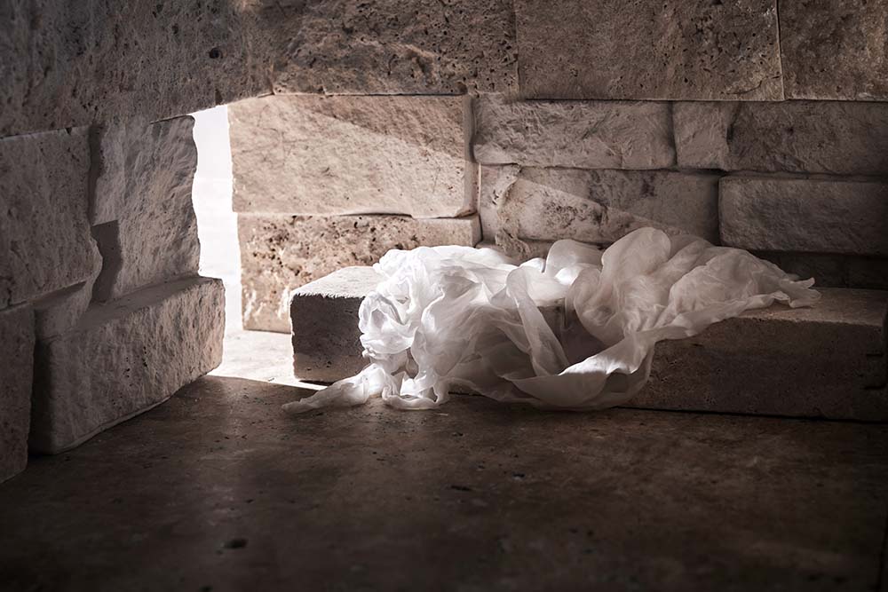 empty tomb - He is risen